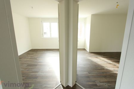 Top living comfort in a popular residential area in Laufen - Photo 2