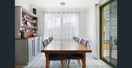 Spacious 3-Bedroom Home in Prime Whittington Location! - Photo 3