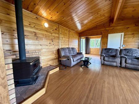 FULLY FURNISHED RURAL HOME – MARSHALL ROAD - Photo 2