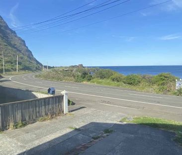 Spacious 3-Bedroom Home with Sea Views & Ample Parking - Photo 5