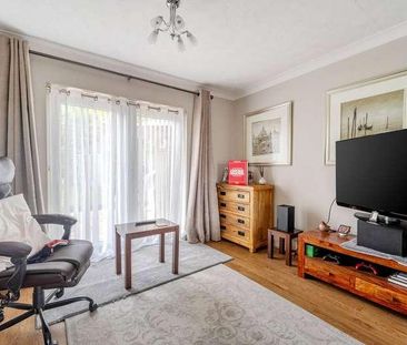 Tudor Drive, Yateley, Hampshire, GU46 - Photo 3