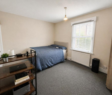 4 bedroom terraced house to rent - Photo 3