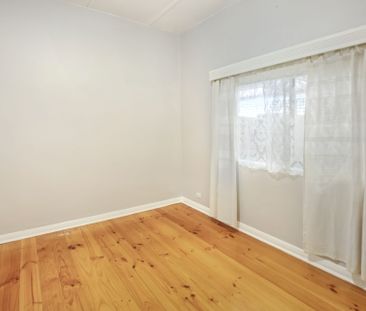 Bright, Friendly & Modern Two Bedroom Home in a Sought-After Location - Photo 6