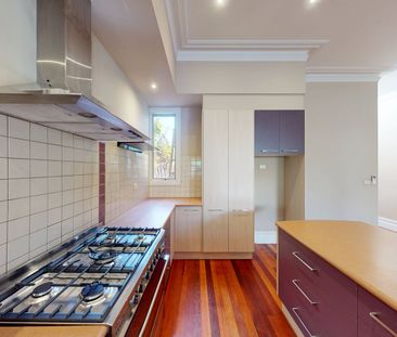 Charming 2-Bedroom Home in a Prestigious Brunswick Pocket - Photo 1