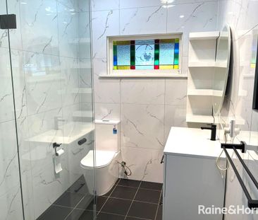 CHARMING THREE BEDROOM HOME IN MACQUARIE FIELDS! CLOSE TO STATION! - Photo 5