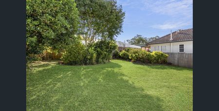 1633 Logan Rd, Upper Mount Gravatt QLD 4122 - House For Rent | Domain - Photo 2