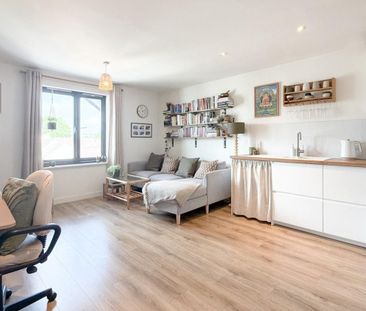1 bedroom Flat To Let - Photo 2