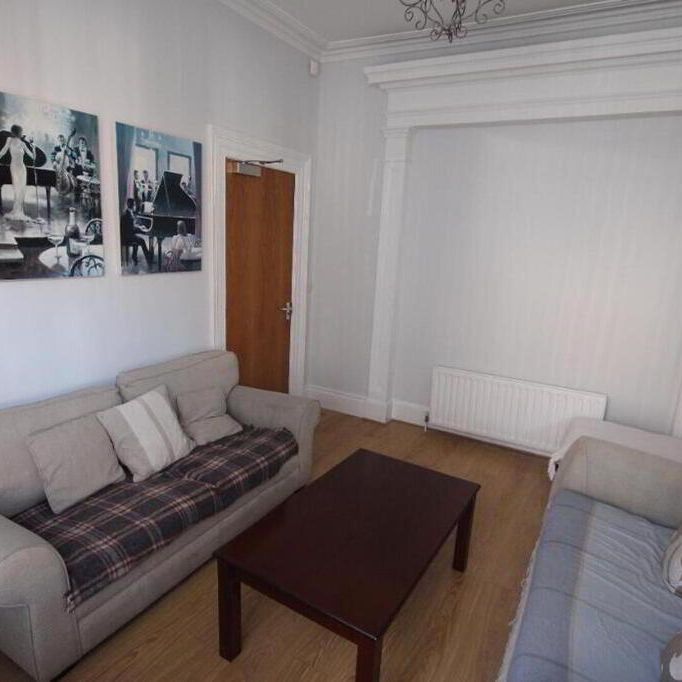Malone Avenue, Room 5, R6 & R7. All Bills Included, Belfast, BT9 6ER - Photo 1