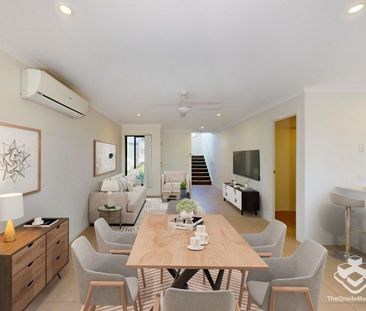 2 LEVEL 3 BEDROOM TOWNHOUSE - Photo 3