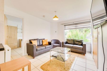 6 bedroom house to rent - Photo 2