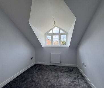 4 bedroom semi-detached house to rent - Photo 4