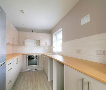 2 bedroom semi-detached bungalow to rent - Photo 3