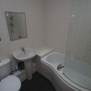 2 bedroom to let - Photo 2