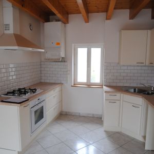 Location Appartement 2 pièces 46m² AIGUEPERSE 63260 - Photo 2
