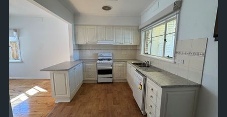 Spacious Three Bedroom Home in a Premium Aberfeldie Pocket - Photo 5