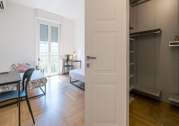 Piazza Carlo Caneva, Milan, Lombardy 20154