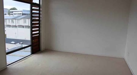 One Bedroom Apartment with City Views - Photo 4