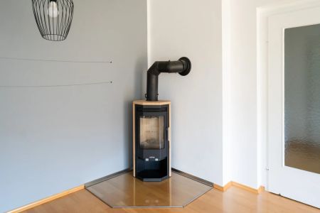 Wohnen mit Charme – 2-Zimmer-Wohnung mit Balkon, Tiefgarage und Schwedenofen in St. Peter - Photo 2