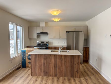 For Lease - 64 Dusenbury Drive, Loyalist, Ontario - Photo 5