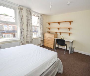 Grange Avenue, Earley, Reading, Berkshire, RG6 1DJ - Photo 2