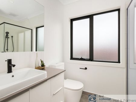 2/11 Burrows Avenue, 3175, Dandenong Vic - Photo 5