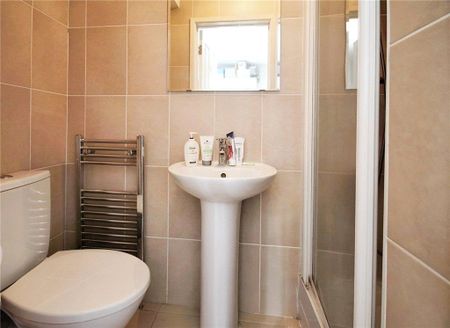 1 bedroom in a house share to rent - Photo 5