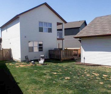 Spacious Family Home With Oversized Garage - Photo 4