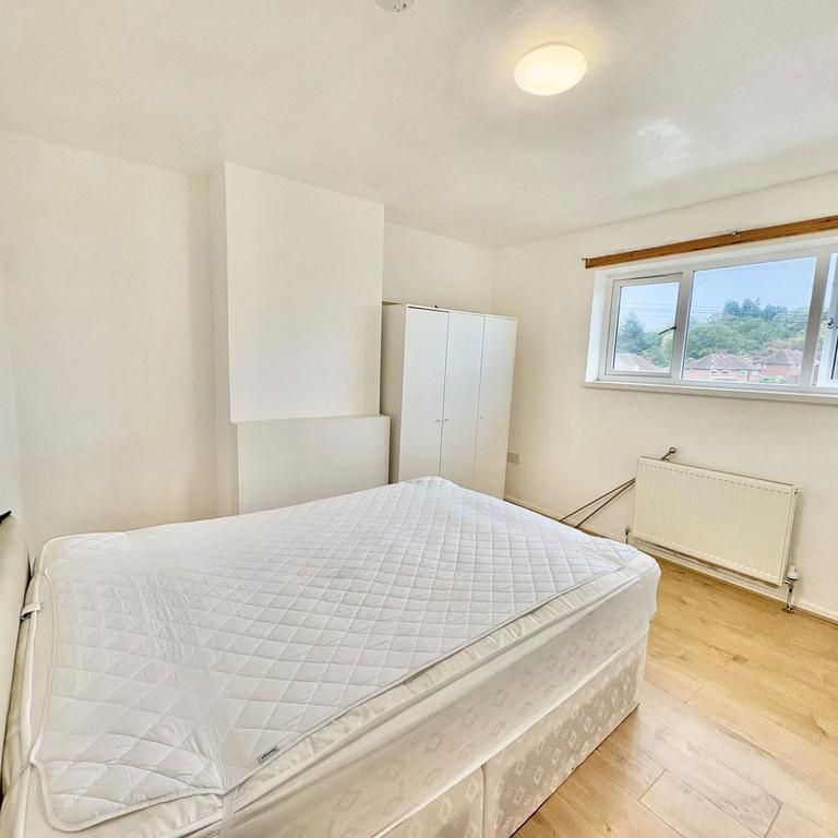 4 bedroom semi-detached house to rent - Photo 1