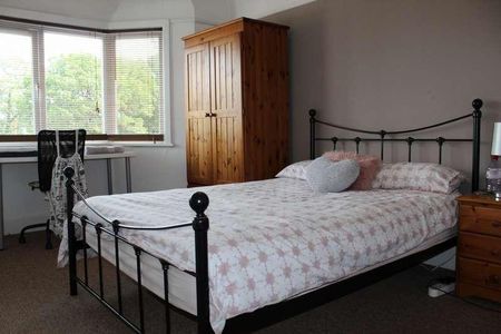 Bedroom Property In Winton, BH9 - Photo 3