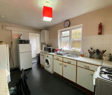 1 bedroom in a house share to rent - Photo 5