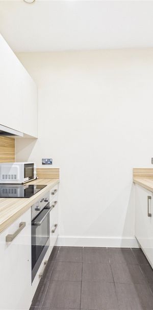 Heron House, Reading Heron House, Reading - Photo 1