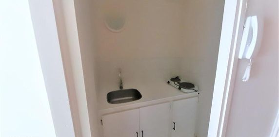 Location Appartement 1 pièce 24m² BOURG EN BRESSE 01000 - Photo 2