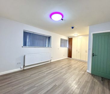 Cygnet Avenue, Greater London, TW14 - Photo 5