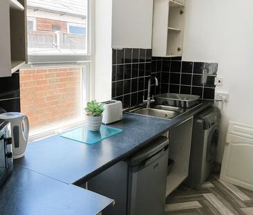 1 bedroom in a house share to rent - Photo 5