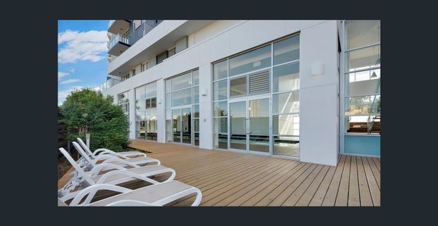 Modern Elegance Meets Convenience: Townhouse with Parkland Views - Photo 1