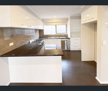 24 Broome Crescent, Cranbourne North, Vic 3977 - Photo 5
