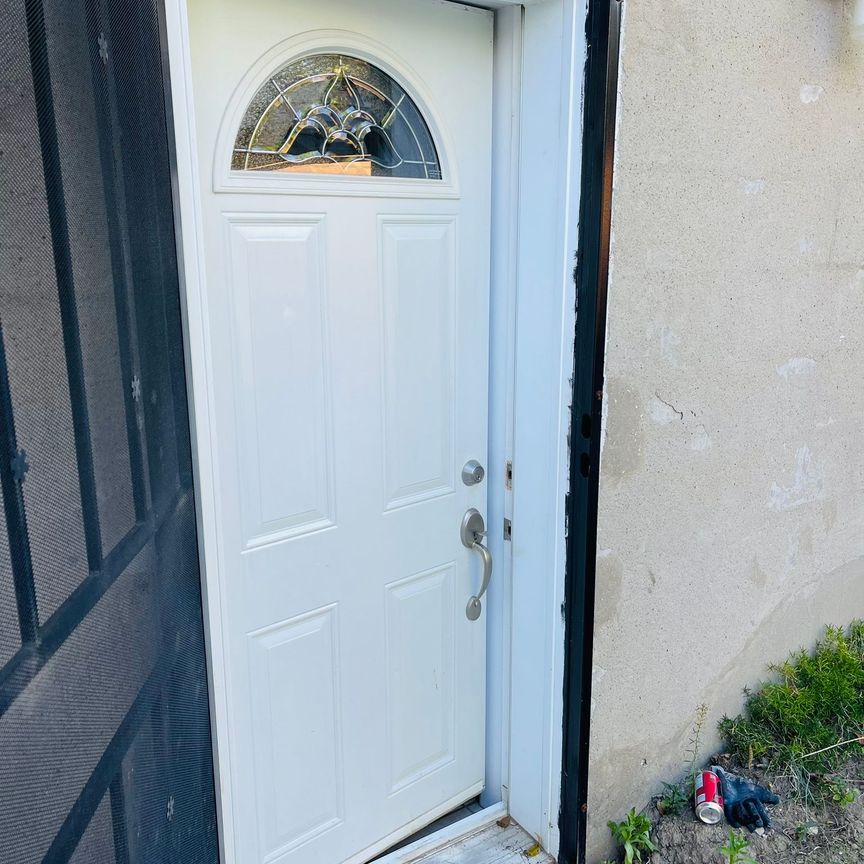 For Lease - 54 Medley Crescent Unit# Basement, Toronto, Ontario - Photo 1