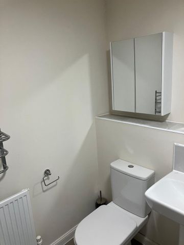 2 bedroom flat to rent - Photo 4