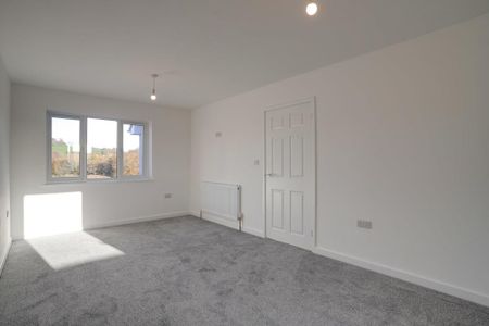 4 bedroom detached house to rent - Photo 5