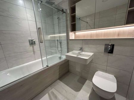 Exceptional Fully Furnished Two Double Bedroom Apartment with unrivalled facilities in the Exclusive Cortland Development, Colliers Yard. - Photo 4