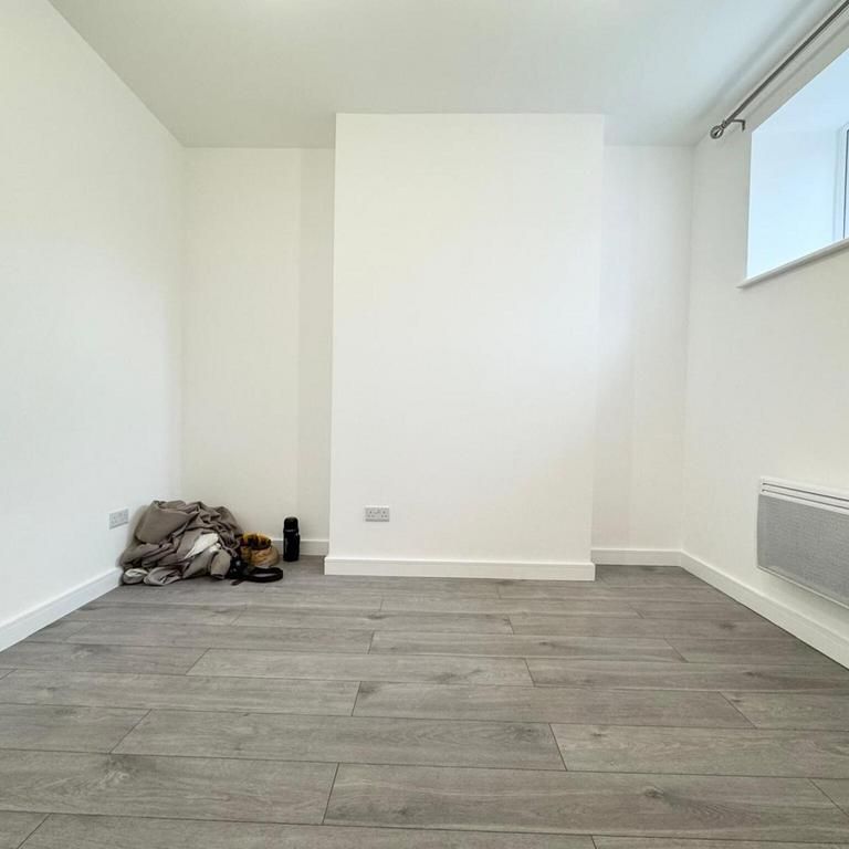 3 bedroom apartment to rent - Photo 1