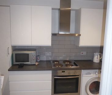 1 Bed Flat, Ferguson Close, E14 - Photo 6