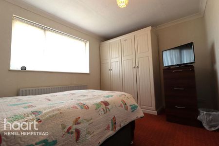 5 bedroom end of terrace house to rent - Photo 4