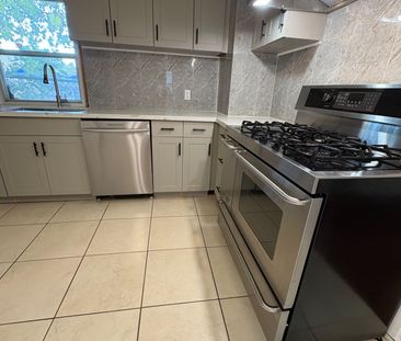 For Lease - 961 Ninth Street, Mississauga, Ontario - Photo 6