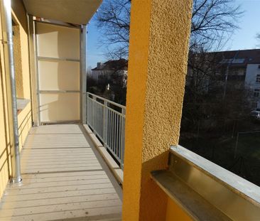 Tolle 3-Raum Whg. m. Balkon, Loggia, Parkett, EBK - Photo 2