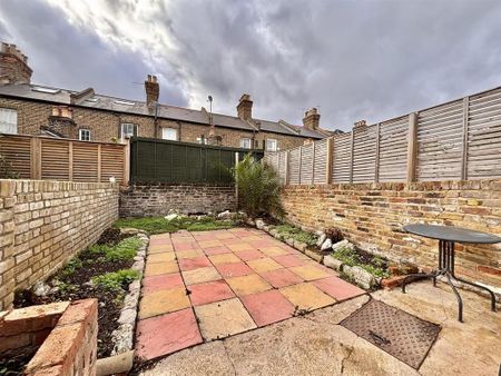 2 bedroom terraced house to rent - Photo 4