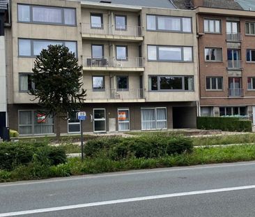 Gezellig gelijkvloers appartement met 2 slaapkamers en ingerichte dressing - Foto 2