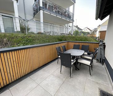 TRIER - Irsch - neuwertige 3 Zimmer Wohnung im 1. Obergeschoss mit Terrasse + Balkon + Garage - Foto 2