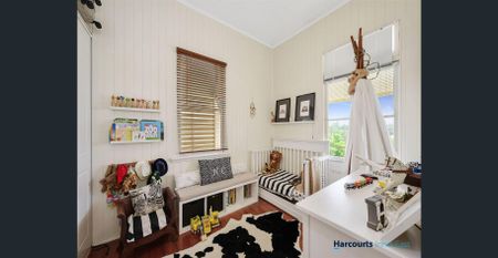 Lovely 3 Bedroom, 2 Bathroom Character Home - Photo 4