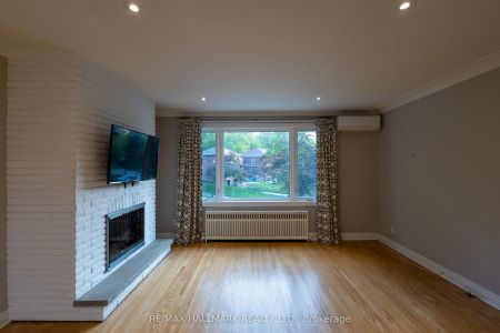 96 Glen Davis Crescent #Main Fl - Photo 2